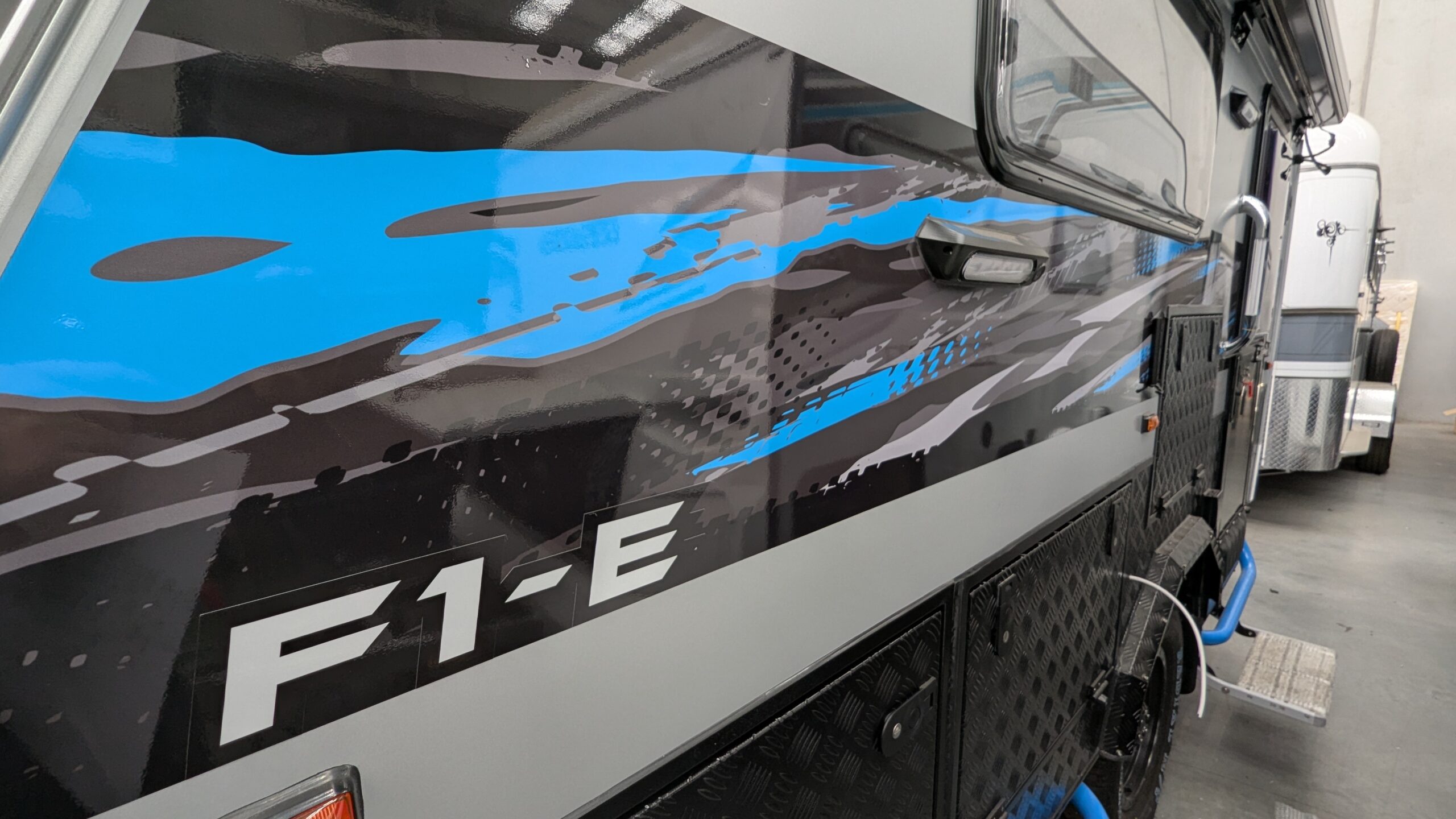 F1-E